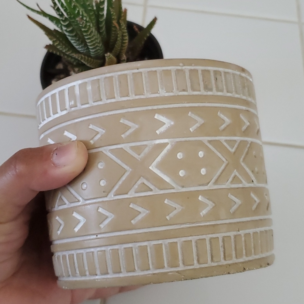 NEW! Aztec Cement Pot - Picture 6 of 6